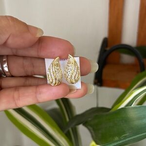 Gold Teardrop Filigree Earrings - Elegant Women's Jewelry